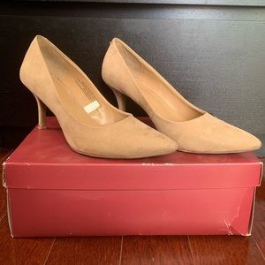 Nude pointed suede heels